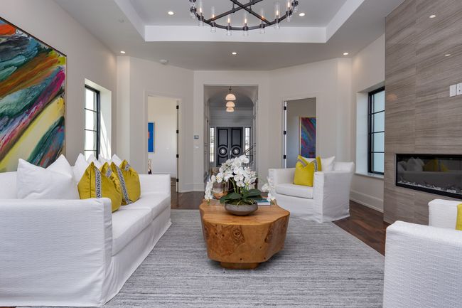 Main Level Living Area | Image 8