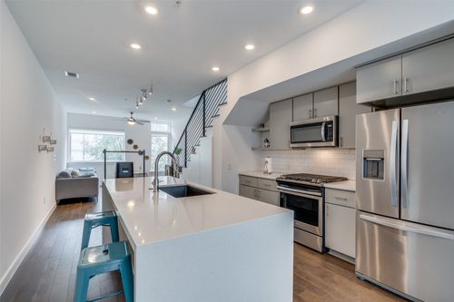 217-2002 E 7th St, Austin, TX, 78702-3589 | Card Image