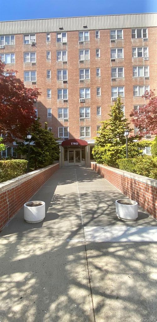 5z-2 Sadore Ln, Yonkers, NY, 10710-4843 | Card Image