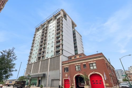 604-700 W Van Buren St, Chicago, IL, 60607-3615 | Card Image