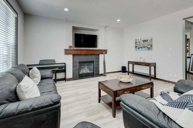 34 Chaparral Valley Place Se, House other with 5 bedrooms, 4 bathrooms and 4 parking in Calgary AB | Image 15