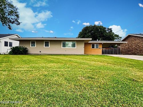 718 Deprima St, Berwick, LA, 70342-2206 | Card Image