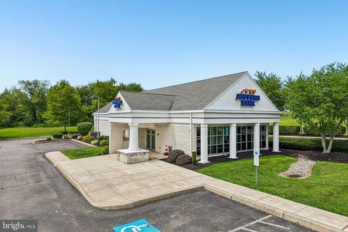440 W Linfield Trappe Rd, ROYERSFORD, PA, 19468-1223 | Card Image