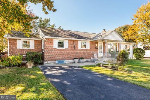 121 Swarthmore Ave, FOLSOM, PA, 19033-1619 | Card Image