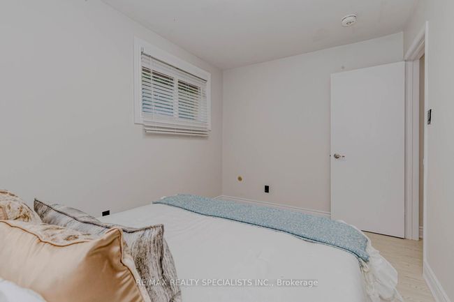 39 Seaborn Rd, House attached with 5 bedrooms, 2 bathrooms and 4 parking in Brampton ON | Image 15