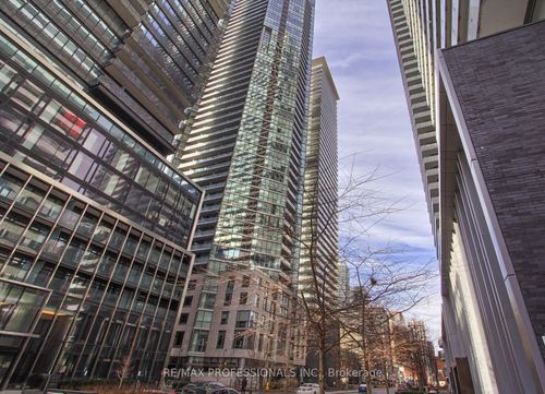 710-33 Charles Street E, Toronto, ON, M4Y0A2 | Card Image