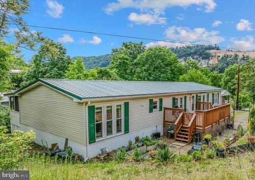 32 Sherrill Ln, BERKELEY SPRINGS, WV, 25411-5364 | Card Image