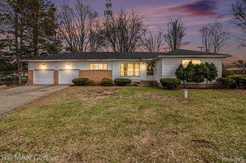 1076 Benstein Rd, Commerce Township, MI, 48390-2971 | Card Image