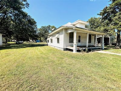 447 N Thompson Street, House other with 2 bedrooms, 2 bathrooms and null parking in Vinita OK | Image 3