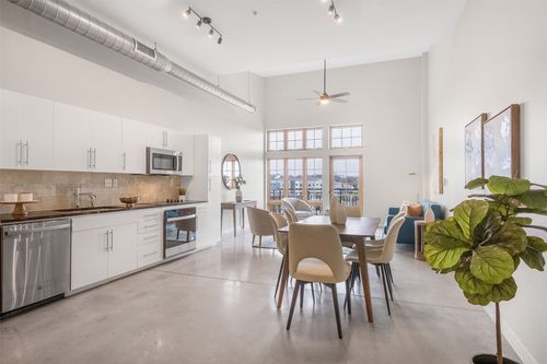 apt-419-2235 E 6th St, Austin, TX, 78702-3450 | Card Image