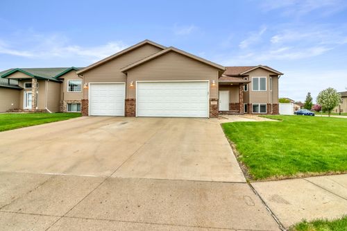 931 35th Ave W, West Fargo, ND, 58078-7735 | Card Image