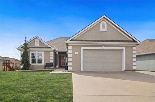 811 Cherry Ln, Smithville, MO, 64089-7100 | Card Image