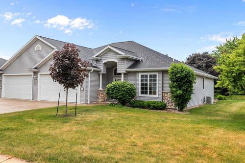 111 Regent Place, NEENAH, WI, 54956 | Card Image