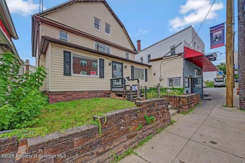 225 E 225 1/2 E Drinker 2nd Floor Street, Dunmore, PA, 18512 | Card Image