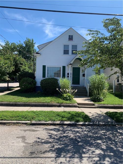 20 Farm St, Providence, RI, 02908-4027 | Card Image