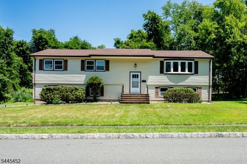 5 Crossbrook Ln, West Caldwell, NJ, 07006-7007 | Card Image