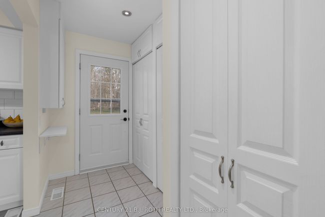 3763 Whitecap Dr, House other with 3 bedrooms, 2 bathrooms and 5 parking in Innisfil ON | Image 27