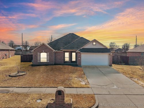 3215 E Emmitsburg Street, Broken Arrow, OK, 74014 | Card Image