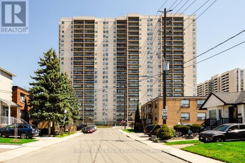 2002-155 Marlee Ave, York, ON, M6B4B5 | Card Image