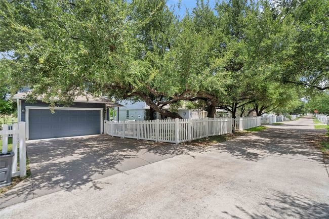 Ally Access to 2 Car Garage | Image 27