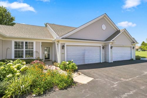 13549 Delaney Rd, Huntley, IL, 60142-6335 | Card Image
