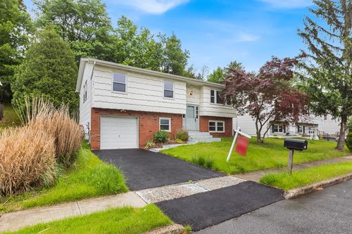 72 Lincoln St, Sloatsburg, NY, 10974-1215 | Card Image