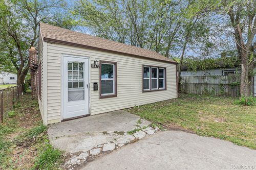 11472 Cadillac Ave, Warren, MI, 48089-2579 | Card Image