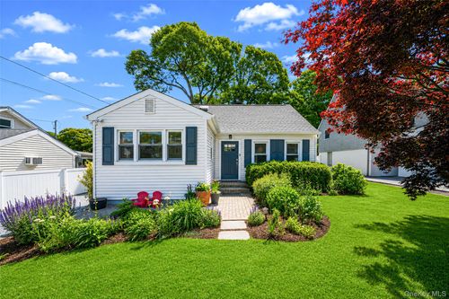 7 Spruce Dr, E Northport, NY, 11731-1500 | Card Image