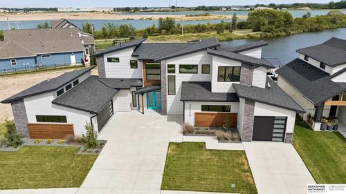 28488 Laurel Cir, Valley, NE, 68064-1670 | Card Image
