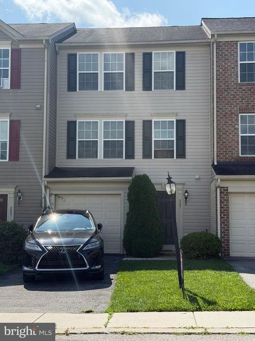 207 Ridge View Lane, HANOVER, PA, 17331 | Card Image