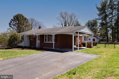 4 Cinnamon Fern Rd, ROUND HILL, VA, 20141-9433 | Card Image