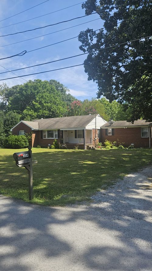 304 Layne St, Tullahoma, TN, 37388-2438 | Card Image