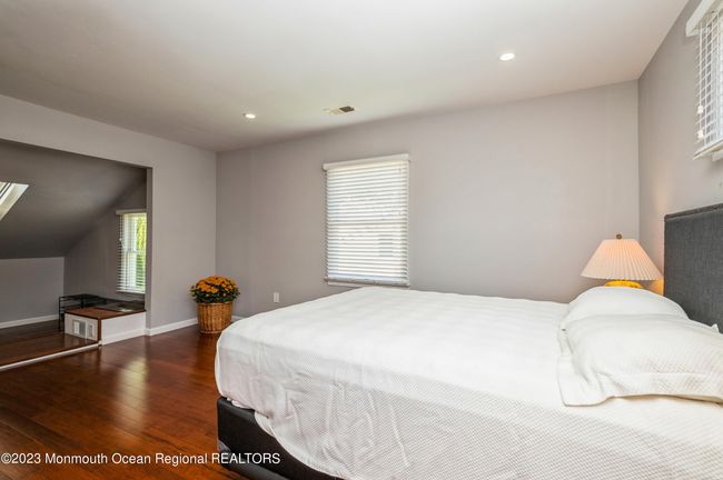 Spacious Bedroom with Bath | Image 20