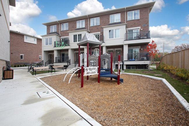 12 - 470 Beresford Path, Condo with 2 bedrooms, 2 bathrooms and 2 parking in Oshawa ON | Image 1