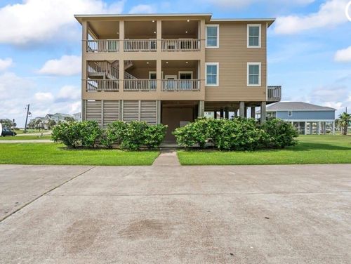 4102 Defender Ln, Galveston, TX, 77554-6604 | Card Image