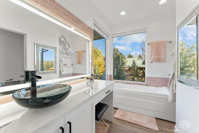 Primary Bathroom | Image 13