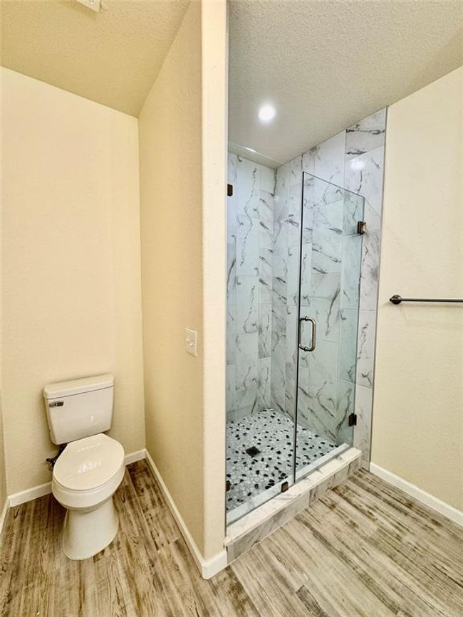 18 Edgewater St, House other with 3 bedrooms, 2 bathrooms and 2 parking in Hitchcock TX | Image 31