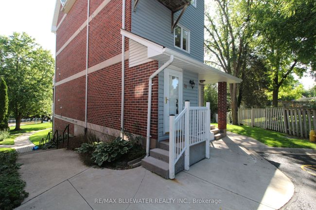 26 - 48 Ontario St S, Condo with 2 bedrooms, 2 bathrooms and 1 parking in Grand Bend ON | Image 6