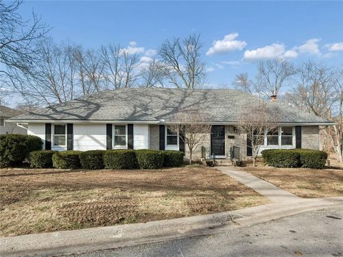 912 W 100th Ter, Kansas City, MO, 64114-4216 | Card Image