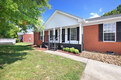 412 Eisenhower Dr, Ashland City, TN, 37015-3958 | Card Image