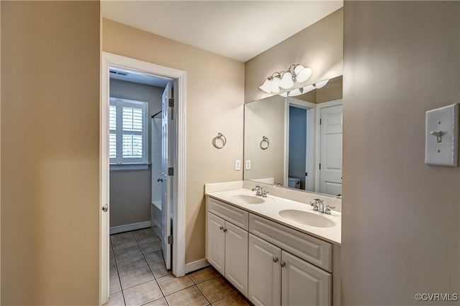 2nd fl hall bath | Image 27