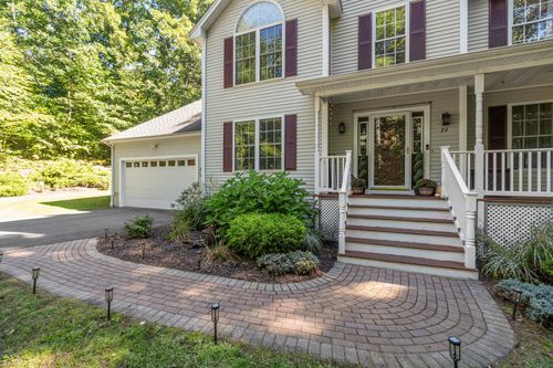 24 Wilson Rd, Londonderry, NH, 03053-2207 | Card Image