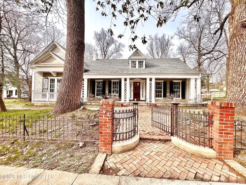 240 W Chulahoma Avenue, Holly Springs, MS, 38635 | Card Image