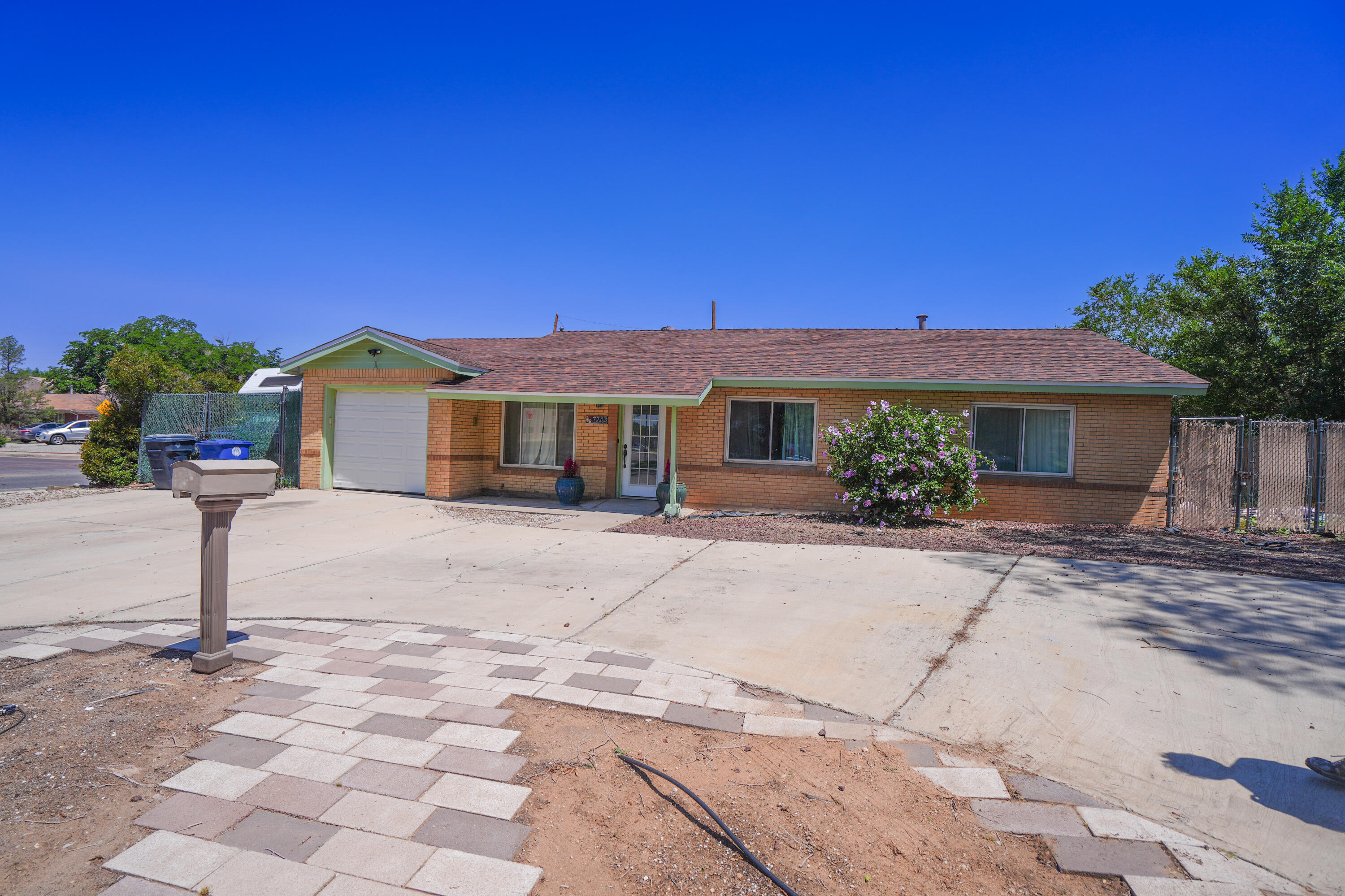 Morrow Ave, Albuquerque, NM 87110