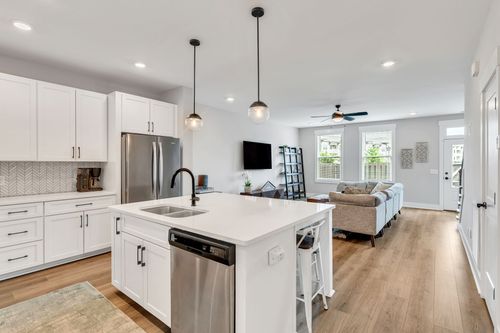 12-2087 Oakwood Ave, Nashville, TN, 37207-4750 | Card Image