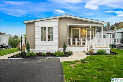 19 E Zimmer Dr, WALNUTPORT, PA, 18088-9216 | Card Image