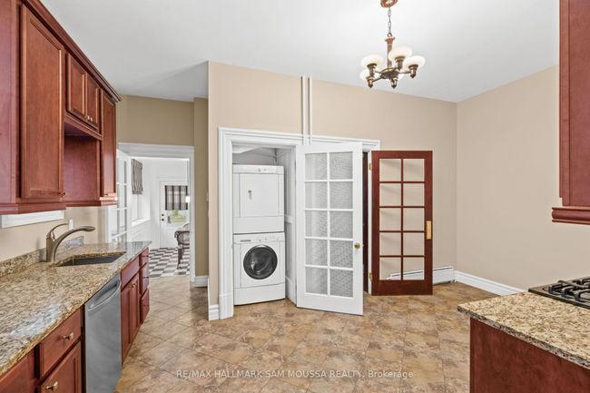 61 Russell St E, House other with 5 bedrooms, 2 bathrooms and 6 parking in Smiths Falls ON | Image 11