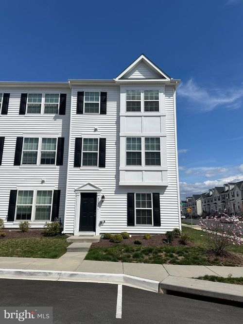 439 Pemberton Park Ln, FREDERICK, MD, 21703-4901 | Card Image