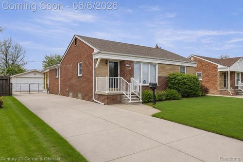 18752 Koester St, Riverview, MI, 48193-7421 | Card Image