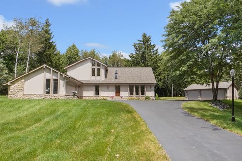 N11W31116 Bunker Hill Trl, Delafield, WI, 53018-2714 | Card Image